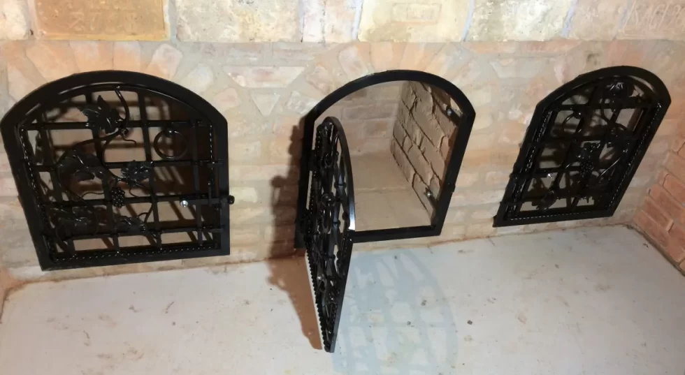 kovácsolt borospince ajtó